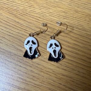 New never worn Halloween Earrings Ghost Face Scream dangle earrings